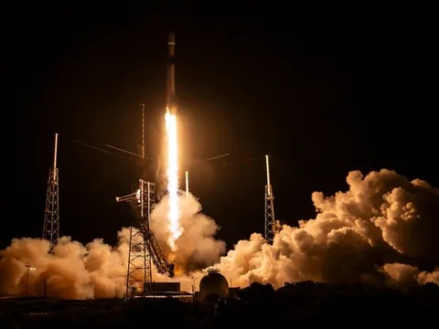Đối thủ của SpaceX lên kế hoạch tham vọng với 243 vệ tinh khổng lồ