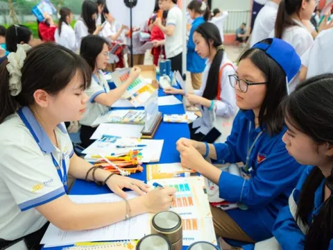 Sinh viên ngành Triết học có được miễn học phí?