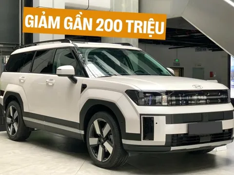 Hyundai Santa Fe giảm giá gần 200 triệu đồng tại đại lý: Bản tầm trung ngang giá CR-V tiêu chuẩn, rẻ hơn xe cũ trên thị trường
