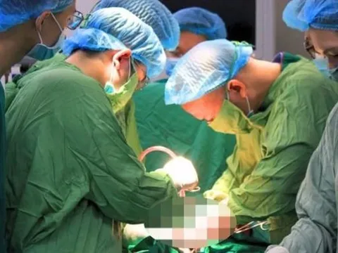 Thai phụ 42 tuổi mắc ung thư sinh con an toàn