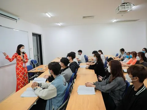 Sinh viên được miễn học phí bị thôi học có phải bồi hoàn kinh phí?