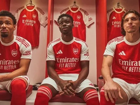 Arsenal ra mắt mẫu áo đấu sân nhà mới với thông điệp đặc biệt