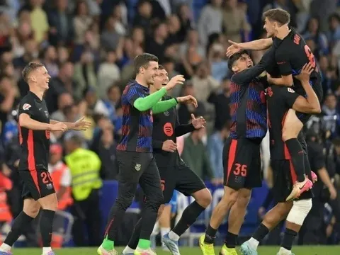 HLV Flick tiết lộ lý do Barcelona không ăn mừng chức vô địch trên sân Espanyol