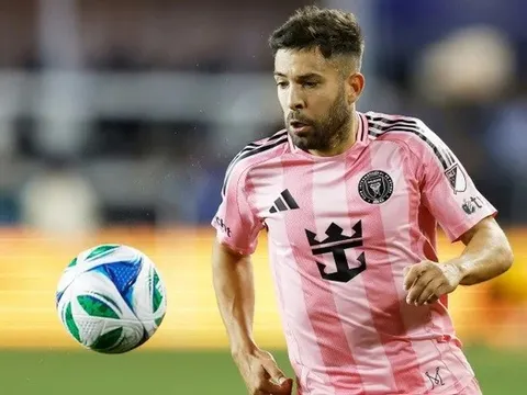 Jordi Alba sẽ tiếp tục sát cánh cùng Messi