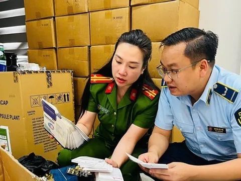 Công an Hà Nội thu giữ hơn 100 tấn hàng hóa thực phẩm chức năng, thiết bị y tế giả
