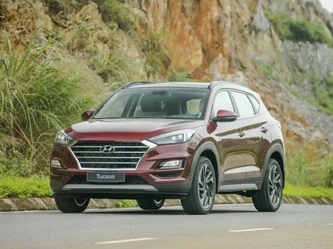 Ngày này năm xưa: Bộ đôi Elantra, Tucson cùng ra mắt, đều giảm doanh số nhưng vị thế hoàn toàn trái ngược