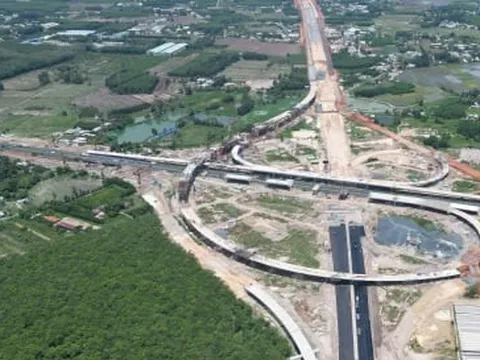 Bộ trưởng Xây dựng: Cần tăng tốc các dự án kết nối sân bay Long Thành