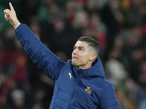 Ronaldo lập kỷ lục kiếm tiền