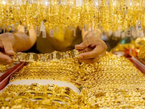ĐBQH: Vàng ngày càng bấp bênh, có người lỗ hàng trăm triệu chỉ sau vài ngày