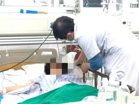 Tự ý uống 20 viên giảm đau, cụ bà suýt mất mạng