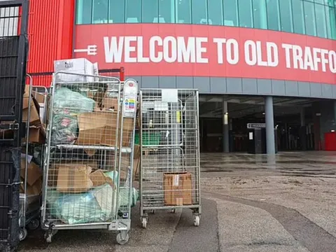 Sân Old Trafford xuất hiện nhiều phân chuột