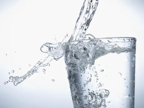 Loại vật liệu đáng kinh ngạc, có thể trực tiếp biến không khí thành nước