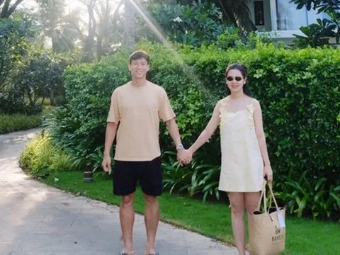 9 năm hạnh phúc ngọt ngào của trung vệ Quế Ngọc Hải bên vợ hoa khôi