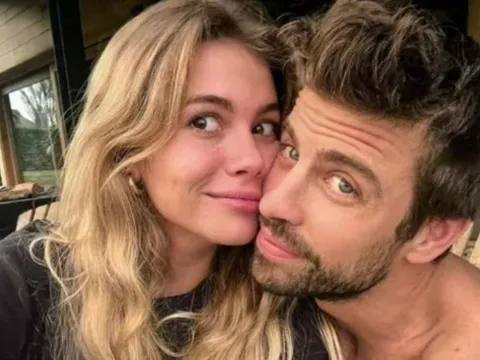 Pique chia tay bạn gái kém 12 tuổi