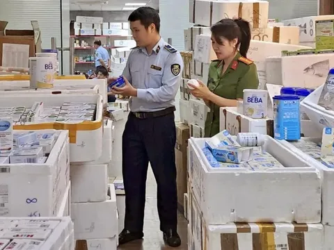 Hà Nội: Phát hiện kho trữ sữa, thực phẩm chức năng, mỹ phẩm nhập lậu