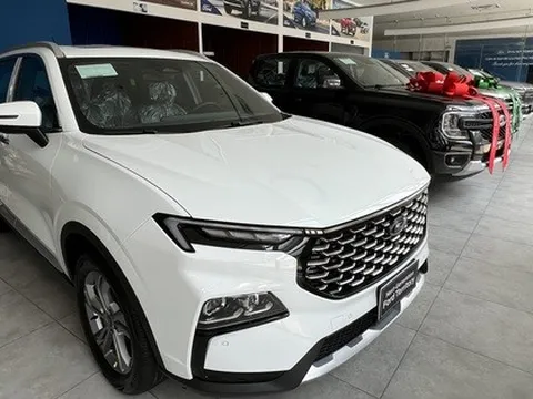 "Cuộc chiến" phân khúc xe gầm cao hạng C