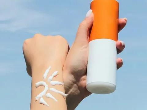 Nữ sinh Hà Nội "cháy da" vì tin lời quảng cáo kem chống nắng giá rẻ trên mạng