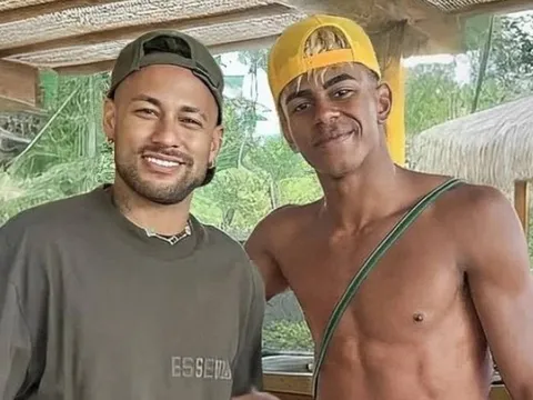 Yamal nghỉ hè cùng Neymar
