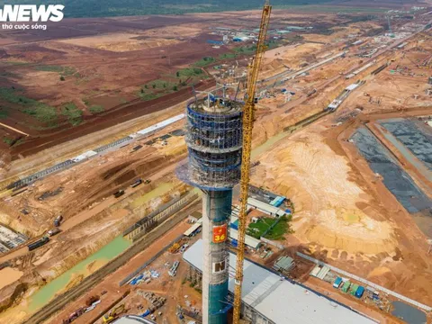 Cận cảnh tháp không lưu cao nhất Việt Nam đang tăng tốc về đích