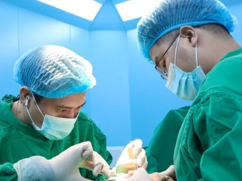 Gặp tai nạn hi hữu, bộ phận "nhạy cảm" của người đàn ông phình to như quả bóng
