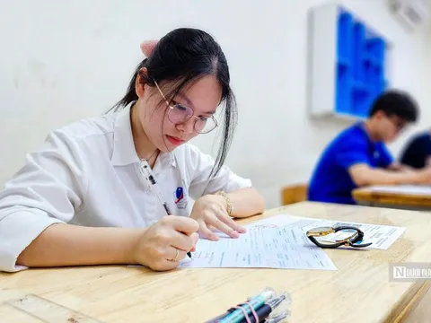 Thi tốt nghiệp THPT: Thí sinh “vượt ải” bài thi tự chọn