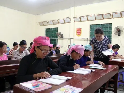 UBND cấp xã quyết định bố trí giáo viên làm việc tại trung tâm học tập cộng đồng