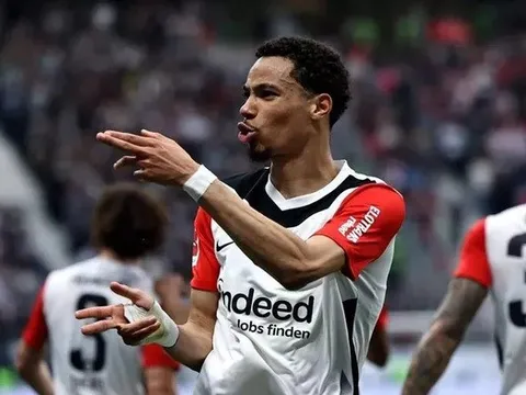 Liverpool đứng trước nguy cơ bị Arsenal vượt mặt trong cuộc đua giành Ekitike