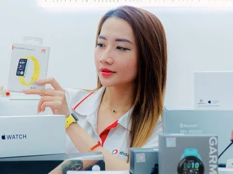Giảm giá sốc: iPhone rẻ khó tin, giá củ sạc chạm đáy 7.000 đồng, đồng hồ thông minh "bay" tiền triệu