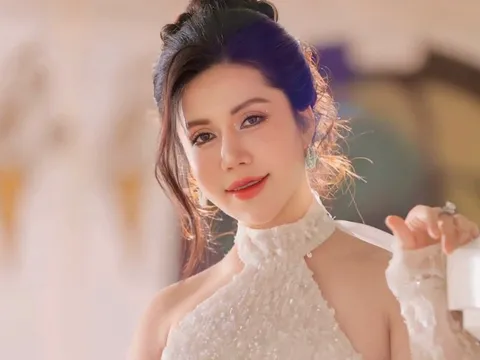 MC Hồng Nhung: “Tôi sống để hạnh phúc, không phải để làm vừa lòng người khác”