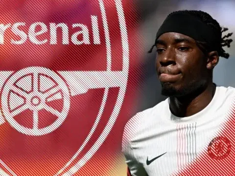 Phản ứng của CĐV khi Chelsea có thể vô tình làm đối thủ Arsenal mạnh hơn