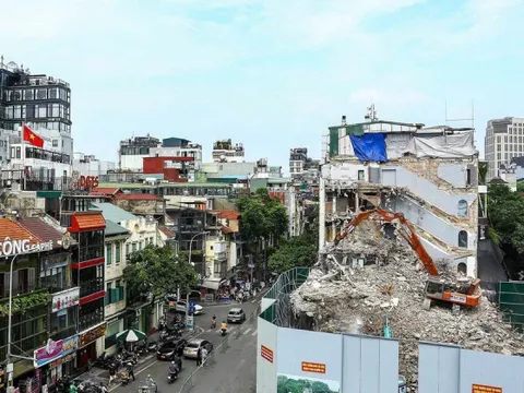 Cận cảnh những công đoạn cuối cùng của quá trình phá dỡ tòa nhà Hàm cá mập