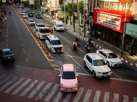 Chuyện lạ ở quốc gia hàng xóm Việt Nam: Dân rất giàu mà chẳng hiểu sao cứ bảo dùng xe điện là "trốn mất"