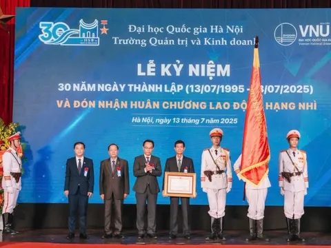 Trường Quản trị và Kinh doanh (HSB) kỷ niệm 30 năm thành lập, đón nhận Huân chương Lao động hạng Nhì