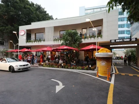 Highlands tái thiết trải nghiệm cà phê hiện đại với Drive-Thru thân thiện mọi phương tiện