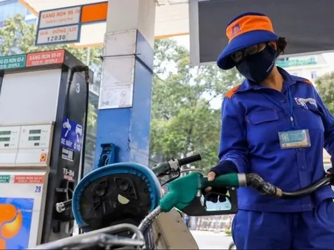 Giá xăng giảm từ 15h chiều nay