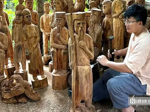 Người khắc họa vẻ đẹp Tây Nguyên vào từng nét chạm