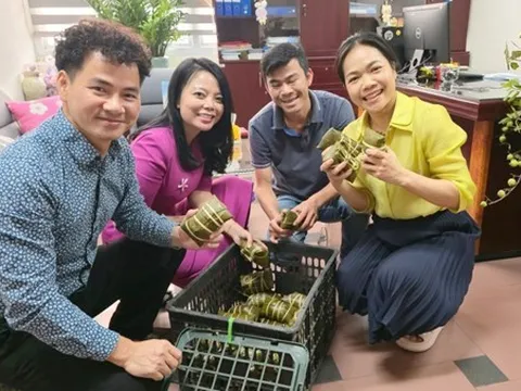 Cục trưởng Xuân Bắc xúc động trước những món quà đặc biệt sau sáp nhập