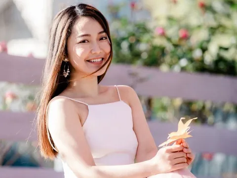Hạnh "cận" của Kính Vạn Hoa, sau 20 năm cả nhan sắc lẫn học vấn đều trên cả tuyệt vời