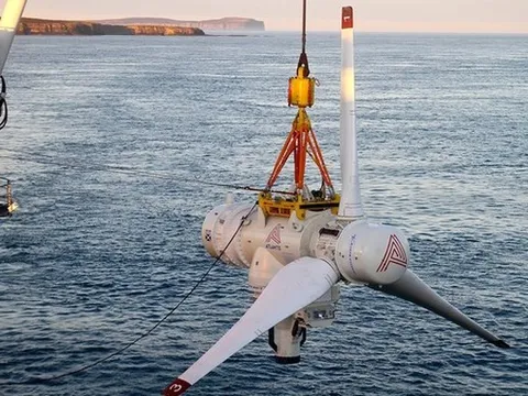 Chiếc turbine cần mẫn chạy dưới chân sóng