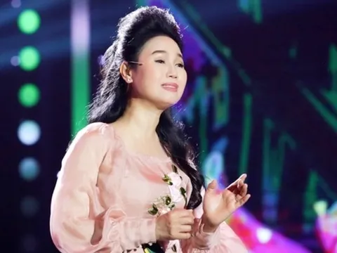 Nữ ca sĩ dòng nhạc quê hương từng bị đồn qua đời, hôn nhân kín tiếng bên chồng doanh nhân ở tuổi U60