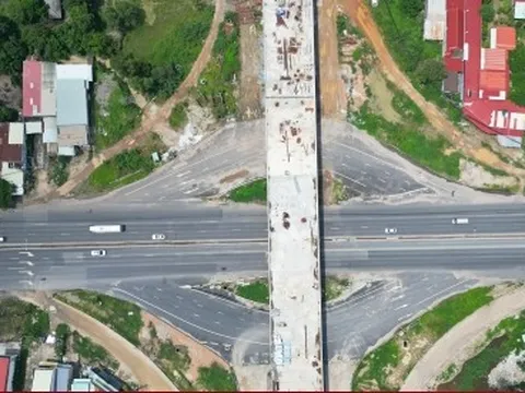 Gấp rút thi công tuyến đường kết nối cảng với khu công nghiệp
