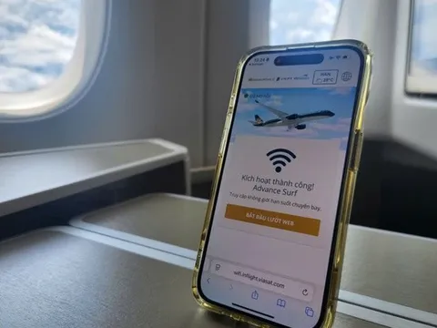 Vietnam Airlines mở “bầu trời số”: Kết nối Internet cả khi đang bay