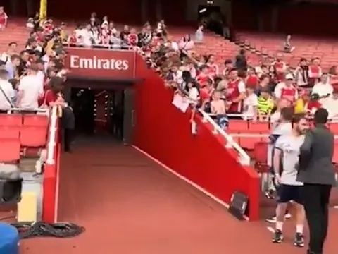 Arsenal bất ngờ lột bỏ chi tiết này tại sân Emirates, tạo áp lực lên đối thủ