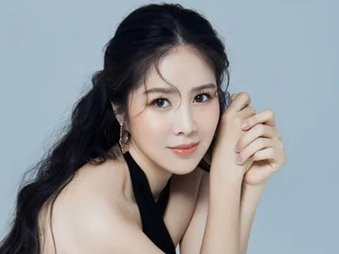 "Chị Hai" Lê Phương hết làm "trai đẹp" lại dịu dàng bên Hồng Ánh