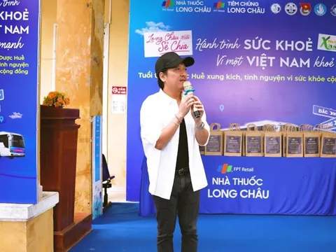 Long Châu và nghệ sĩ Trường Giang mang yêu thương đến với bà con huyện A Lưới – Huế