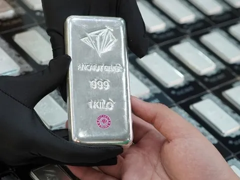 Giá bạc biến động nhẹ, chờ đợi các dữ liệu kinh tế Mỹ