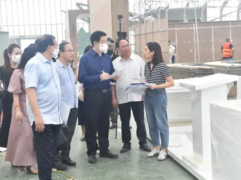 Tổ công tác kiểm tra, chấm điểm sơ bộ thi công các gian hàng Triển lãm thành tựu 80 năm Quốc khánh