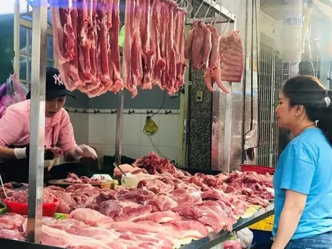 Giá thịt lợn lao dốc