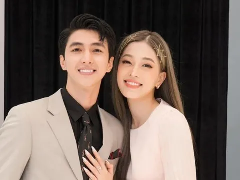 Á hậu Phương Nga lộ vòng hai lùm lùm khi chăm chồng nằm viện, nghi vấn có "tin vui"