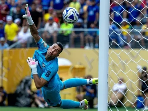 Cầu thủ 44 tuổi người Brazil lập kỷ lục thế giới khiến nhiều người thán phục